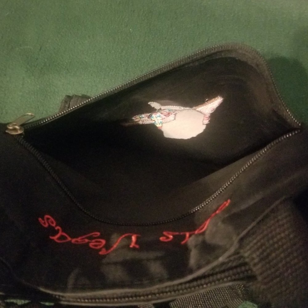 black embroidered Las Vegas purse with pockets - Picture 3 of 7